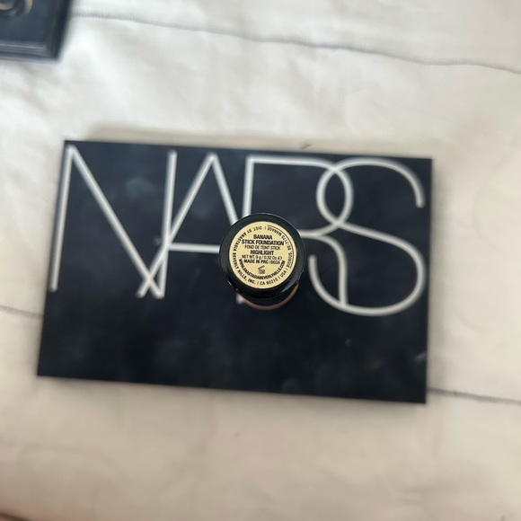 Anastasia Banana Stick Foundation Highlight - Picture 3 of 3